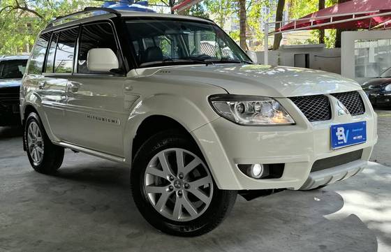MITSUBISHI PAJERO TR4 2.0 4X4 16V 140CV FLEX 4P AUTOMÁTICO MITSUBISHI PAJERO TR4 2.0 4X4 16V 140CV FLEX 4P AUTOMÁTICO